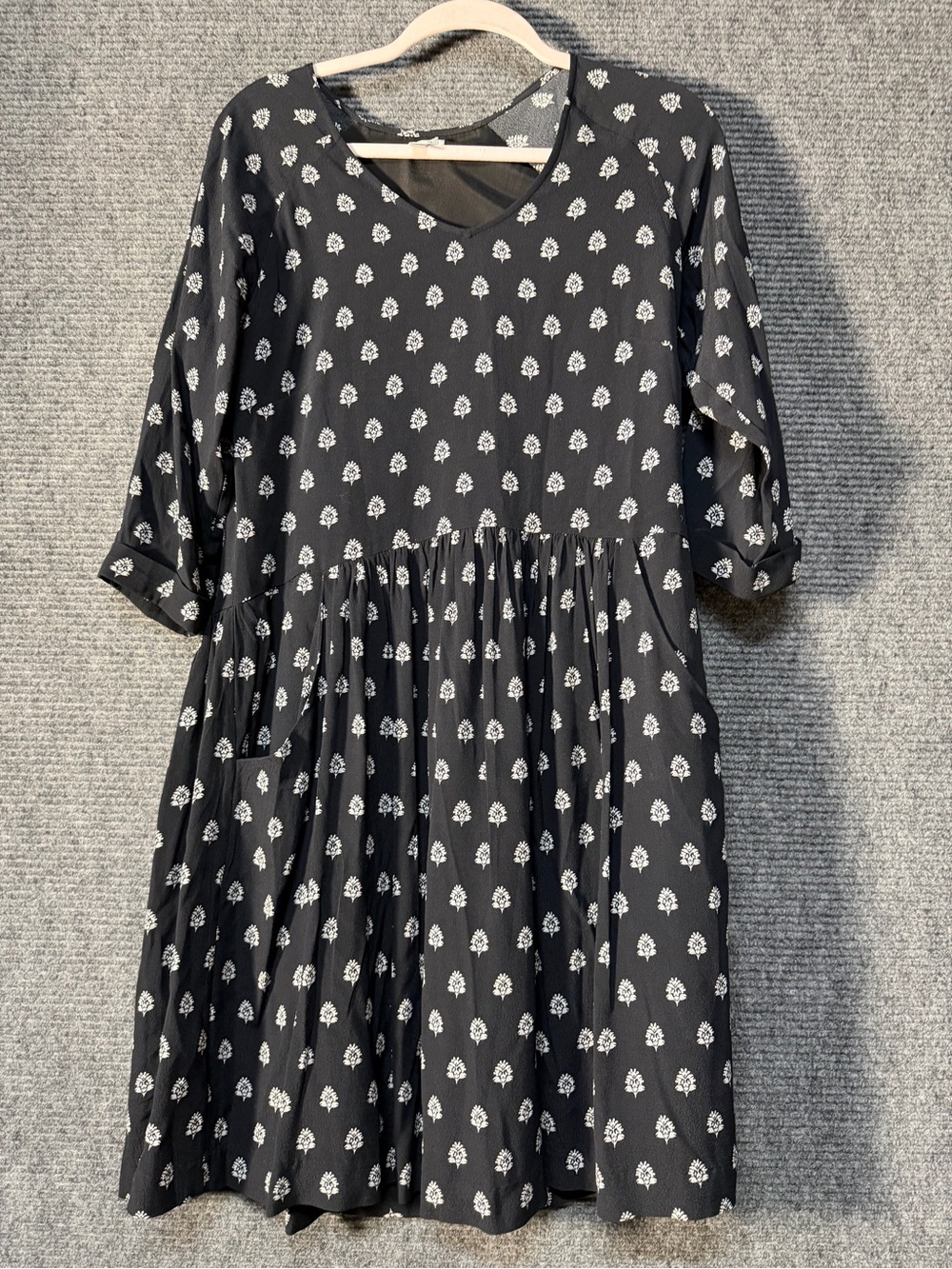 Garnet Hill Black Floral-Print Casual Dress with Gathered Skirt 06